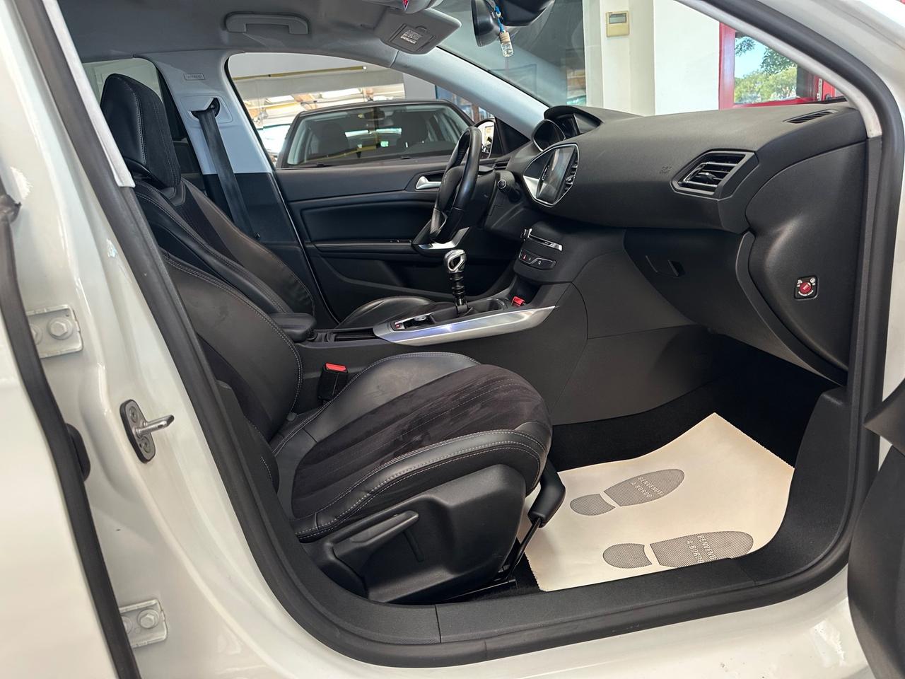 Peugeot 308 PureTech Turbo 130 S&S SW Allure
