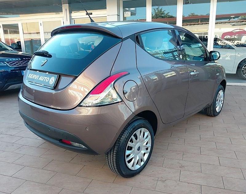 Lancia Ypsilon 0.9 Twinair 85 CV metano Ecochic Gold