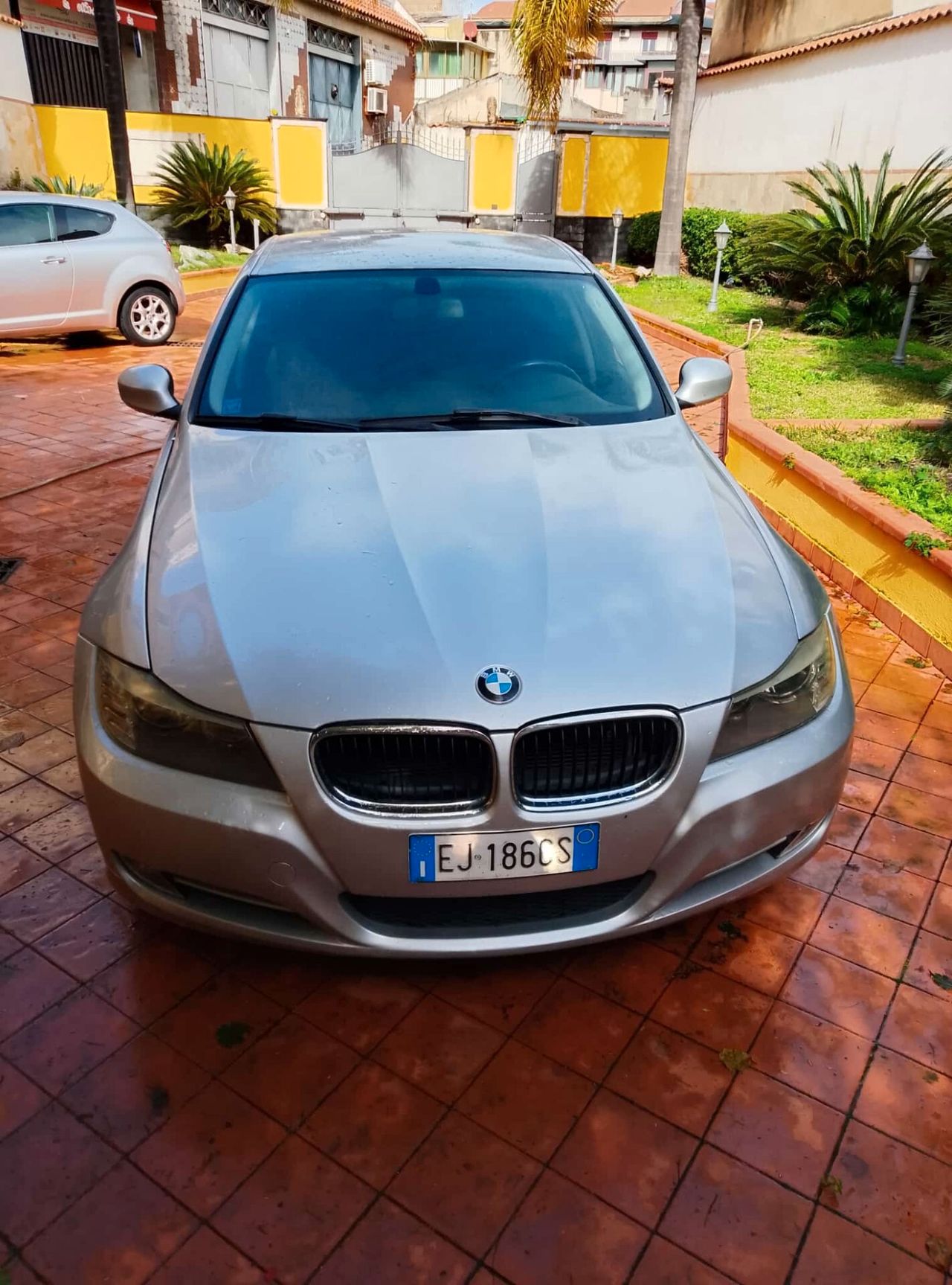BMW 320D 2011 photo 3