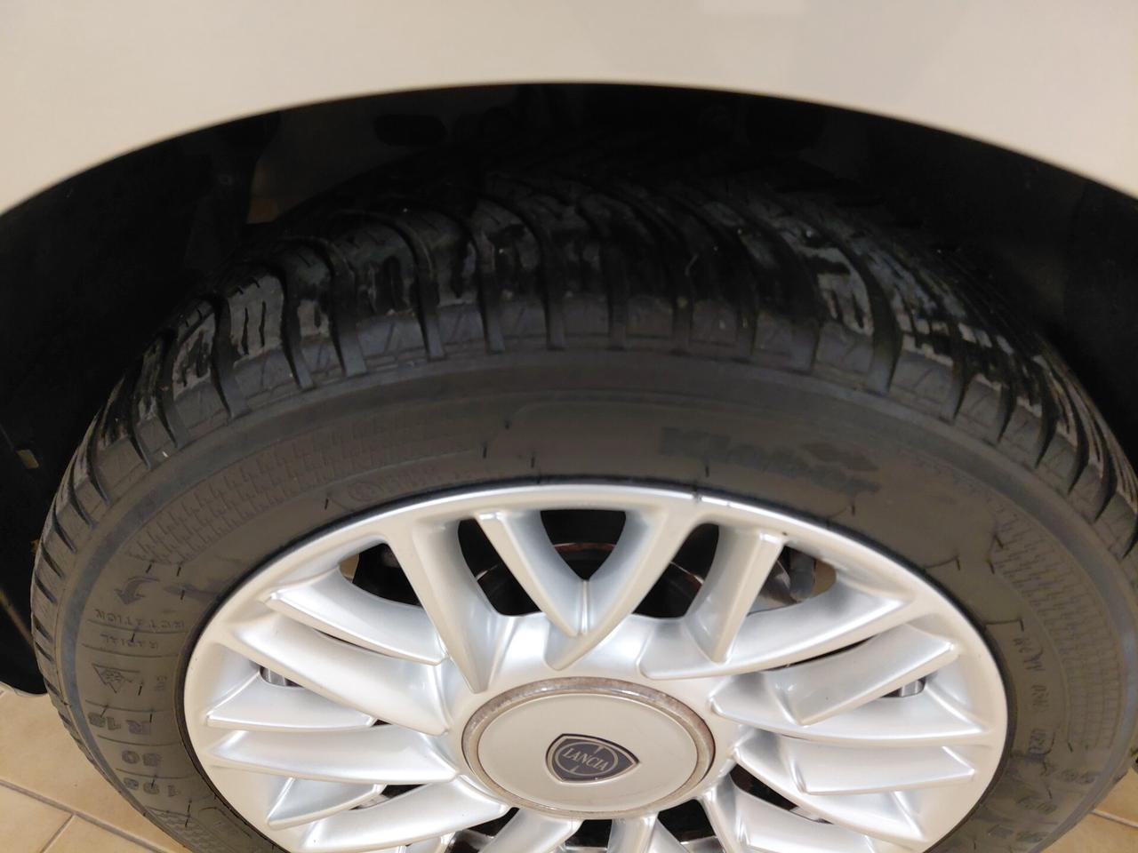 LANCIA YPSILON ANNO 2015 BZ 1.2 ADATTA NEOPATENTATI KM 100 MILA