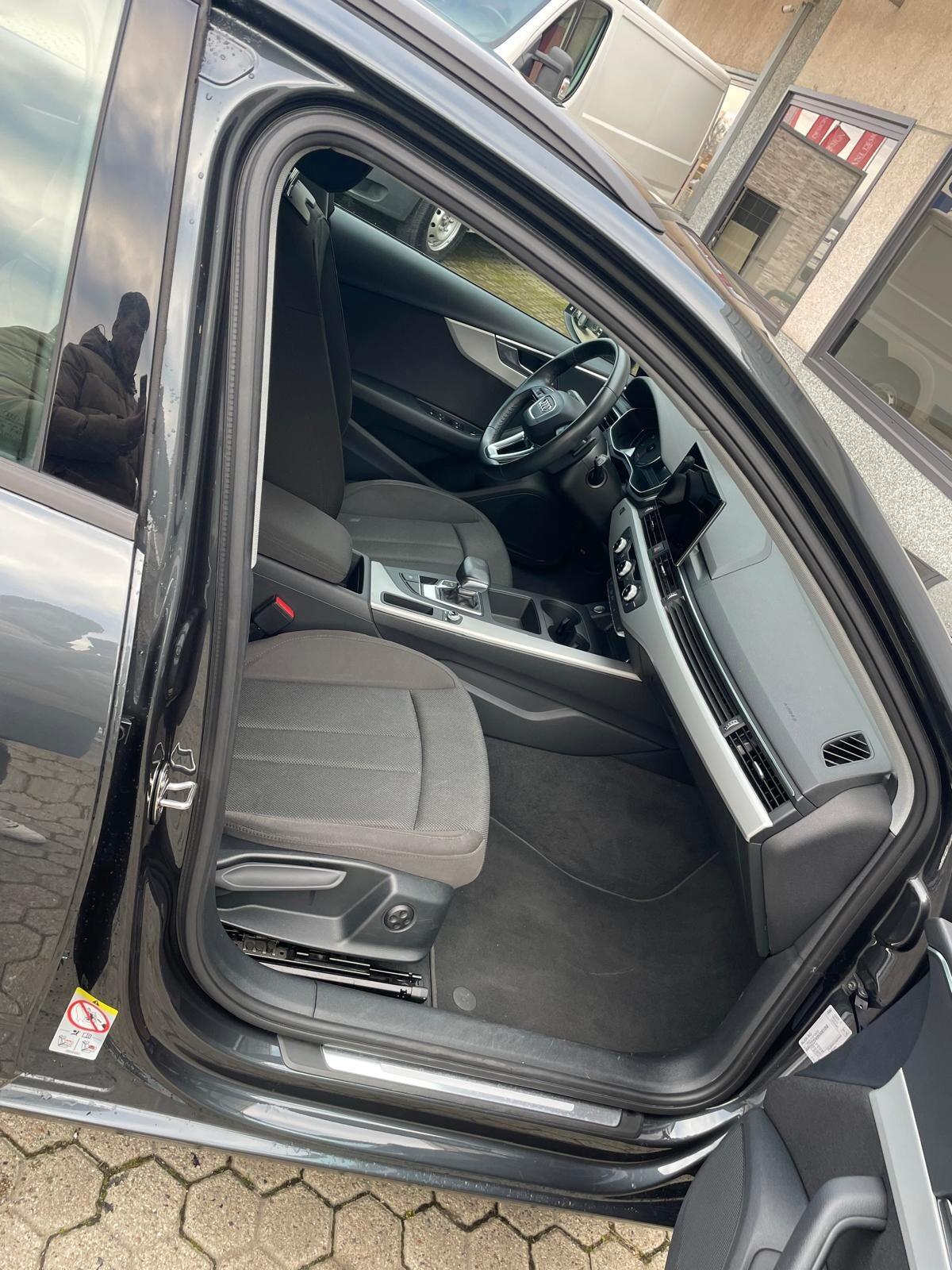 Audi A4 BUSINESS ADVANCE 2.0 136CV S-TRONIC