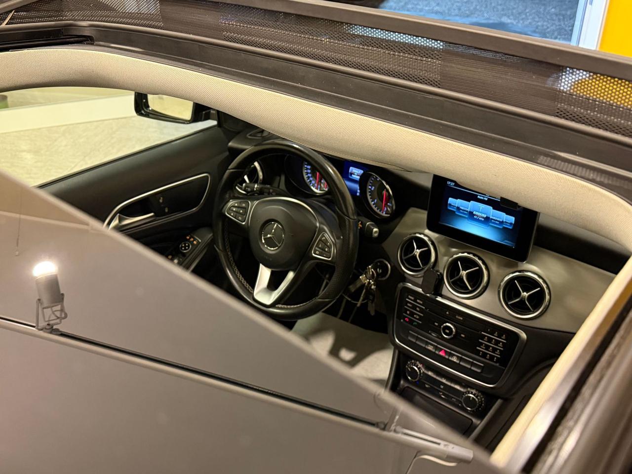 Mercedes-Benz GLA 200 Premium GLA 200 D #8055