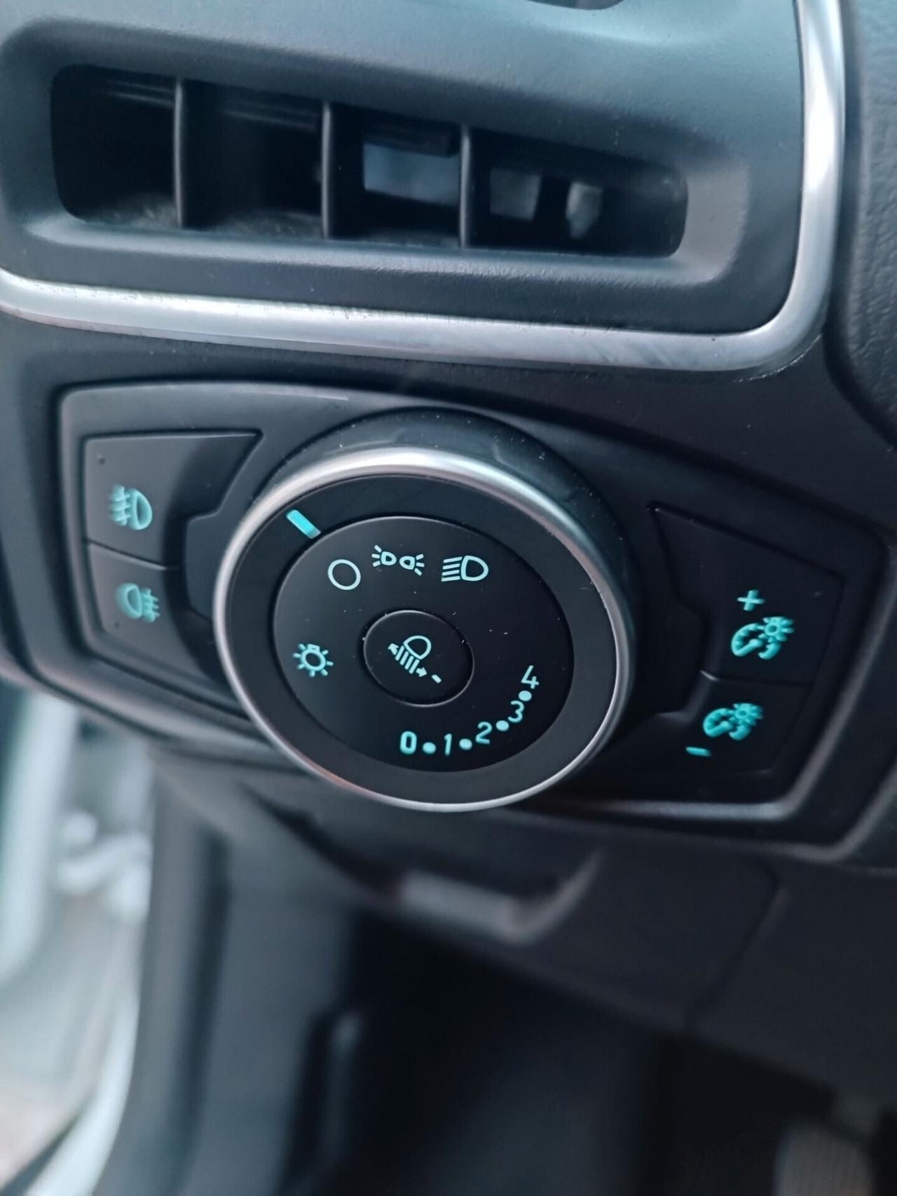 Ford Focus 1.6 120 CV GPL SW Titanium