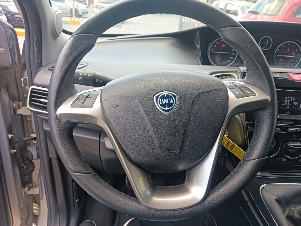 Lancia Ypsilon 1.2 69 CV 5 porte Gold