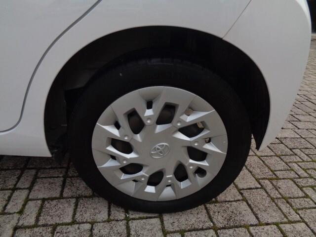 Toyota Aygo Connect 1.0 VVT-i 72 CV 5 porte x-play MMT AUTOMATICA