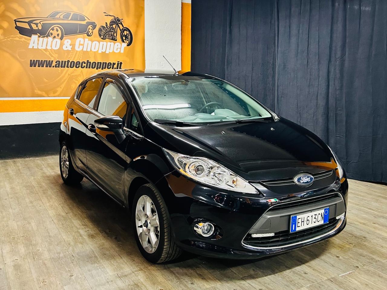 FORD FIESTA 1.4 TDCi CON SOLI 16.603 KM IN CONDIZIONI DA VETRINA.