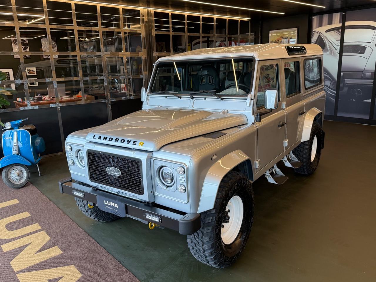 Land Rover Defender 110 2.4 TD4 Station Wagon SE