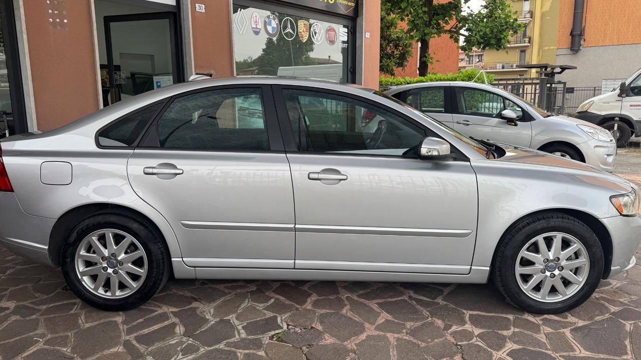 Volvo S40 2.0 D cat Momentum pari a nuova unico proprietario
