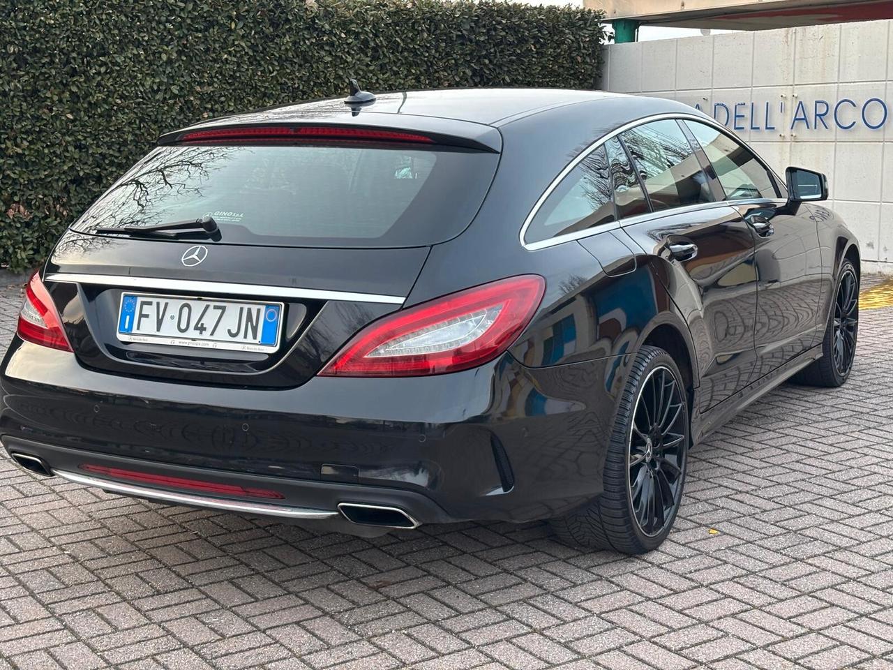Mercedes-benz CLS 220 d SW Premium. AMG SOOTING..CELL 320 147 1147 WUATSAPP
