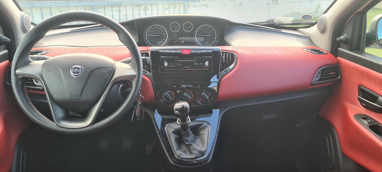 Lancia Ypsilon 1.2 benz. 70 cv 2014 NEOPATENTATI