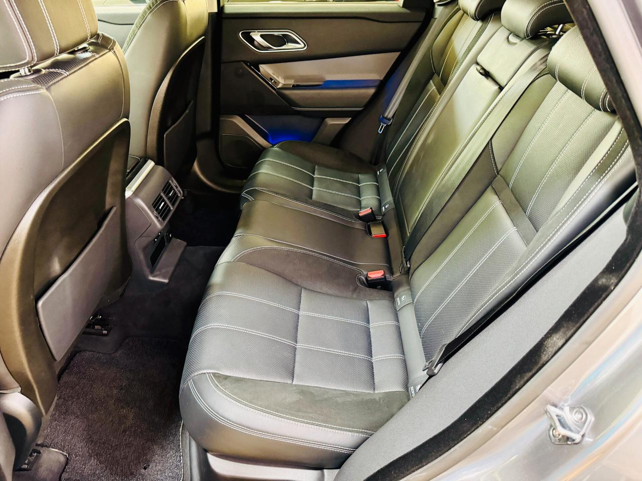 Range Rover Velar 2.0D 180 CV CarPlay - APPROVED
