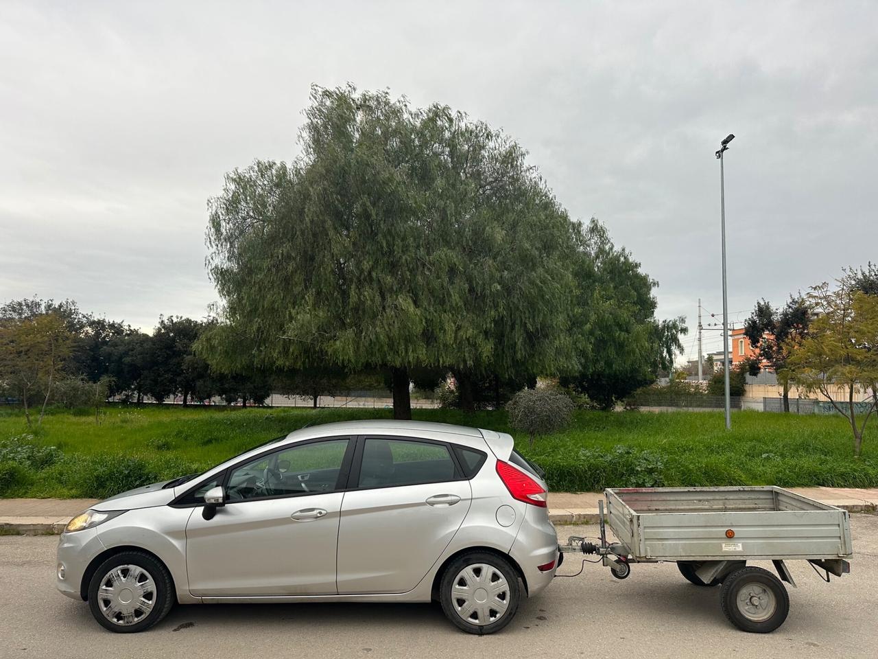 Ford FIESTA 1.4 DIESEL 2011 - GANCIO E CARRELLO