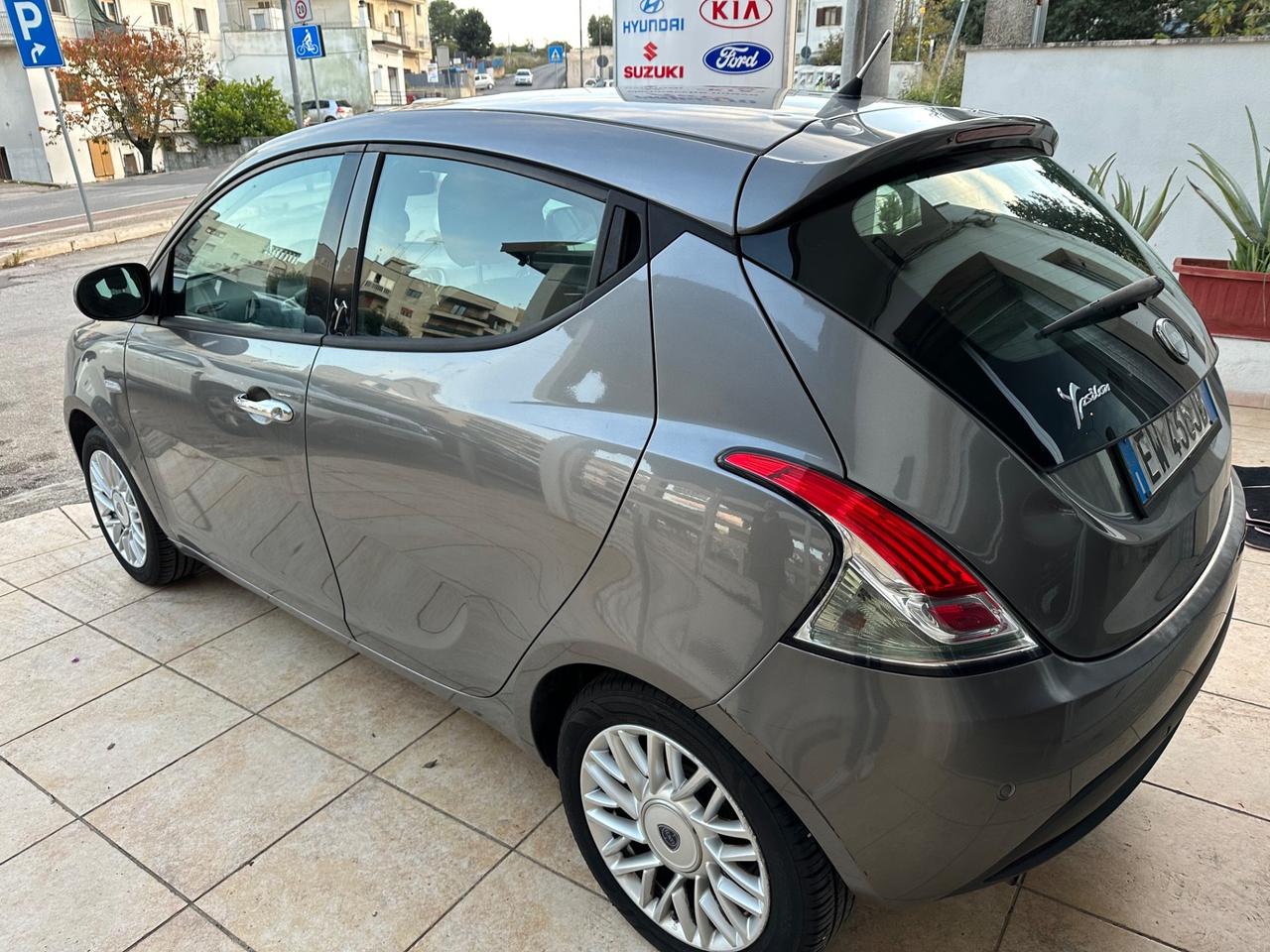 Lancia Ypsilon 1.2 69 CV 5 porte GPL Ecochic Platinum