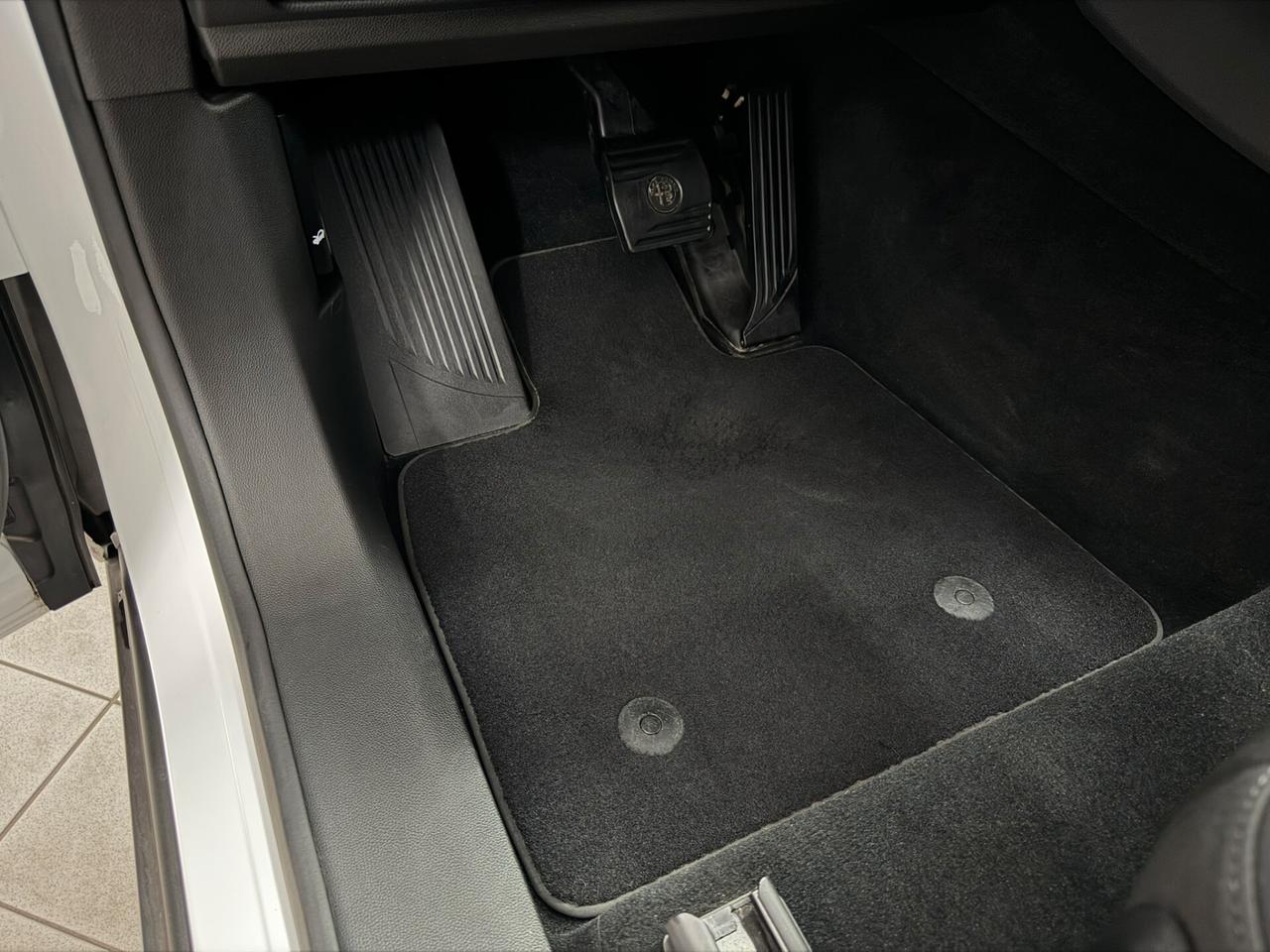 2.2 TD 160CV BUSINESS VETRI SCURI NAVIGAZIONE TAGLIANDATA