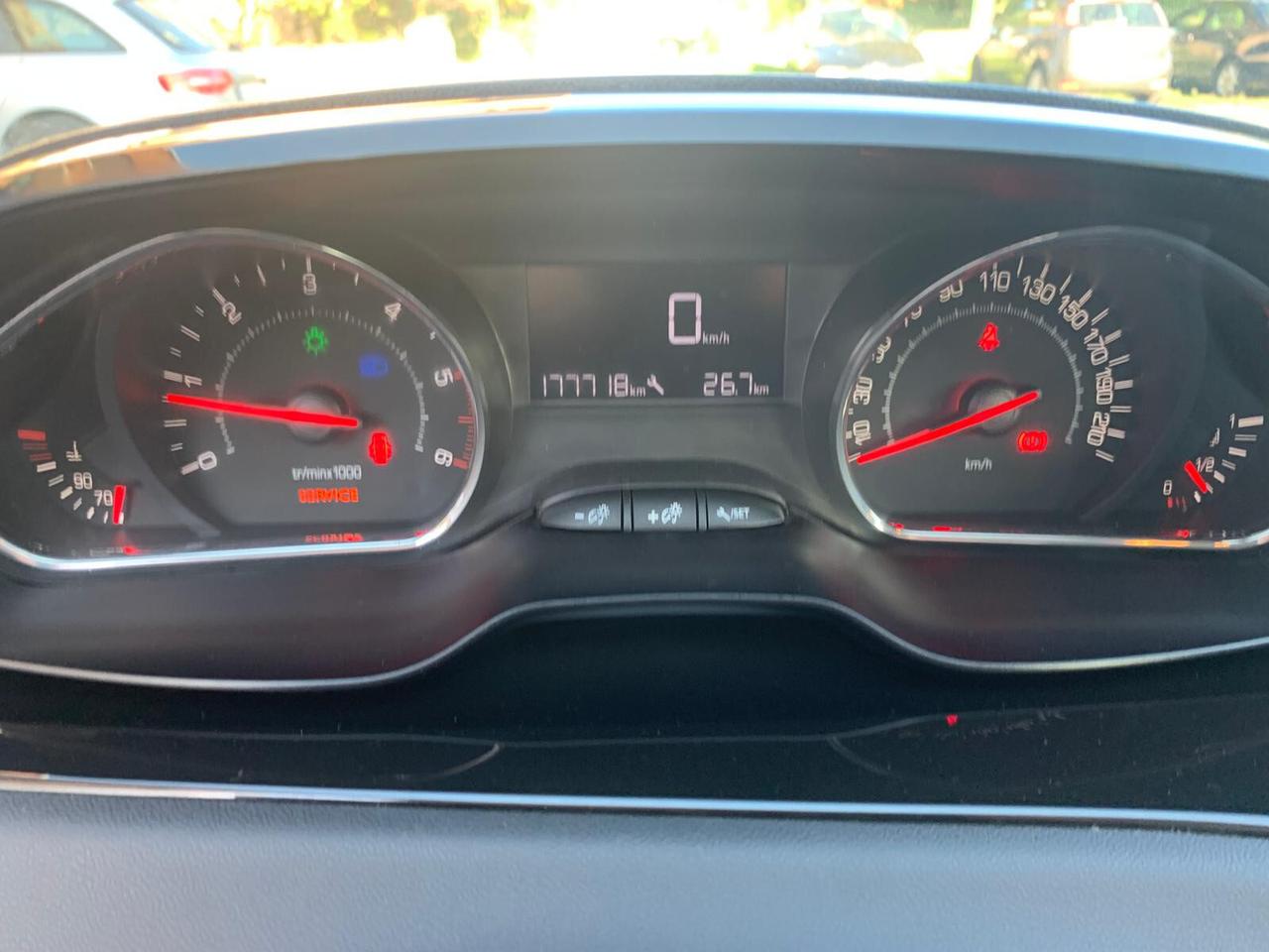 Peugeot 208 1.4 HDi 68 CV 5 porte Allure