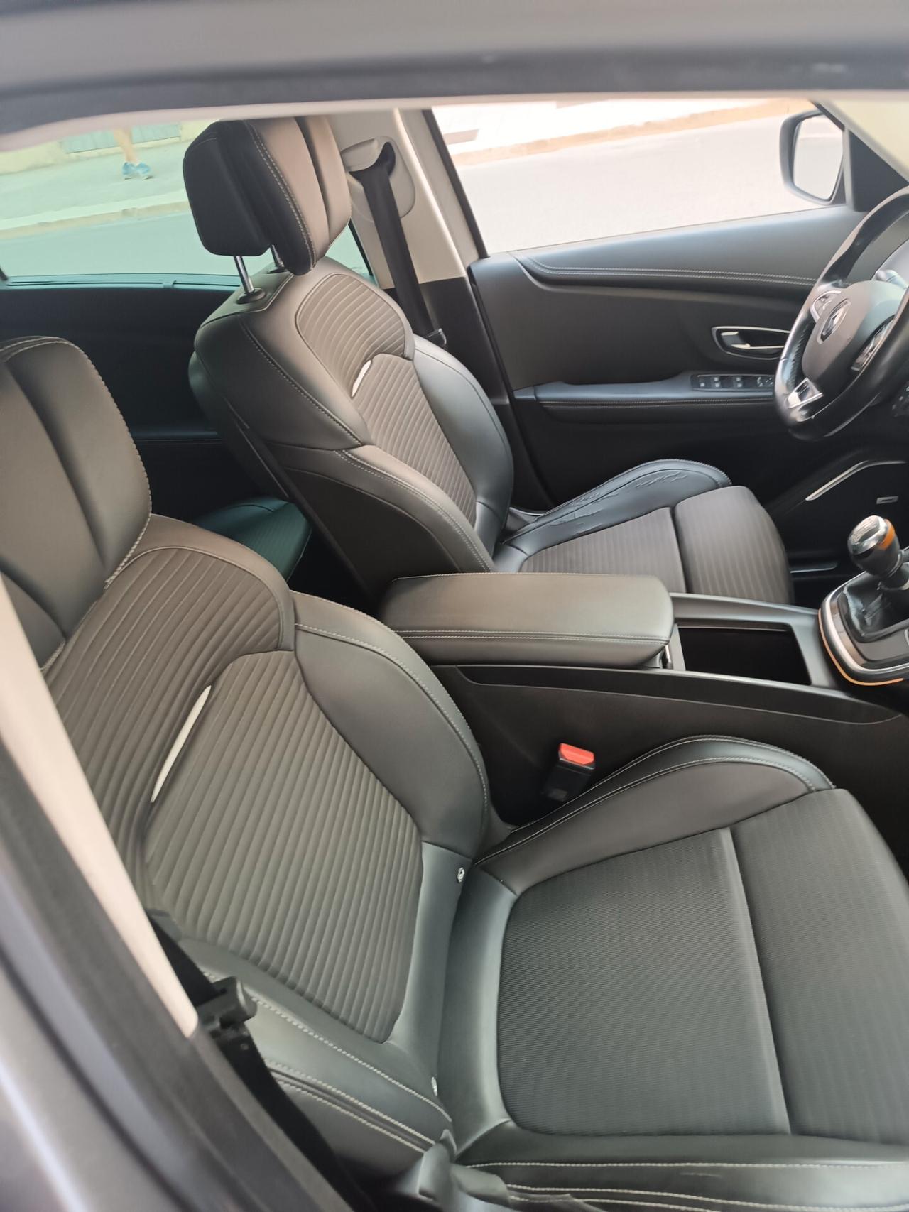 Renault Scenic 1500 dCi 110 CV LIMITED BOSE 0 KM MOTORE NUOVO