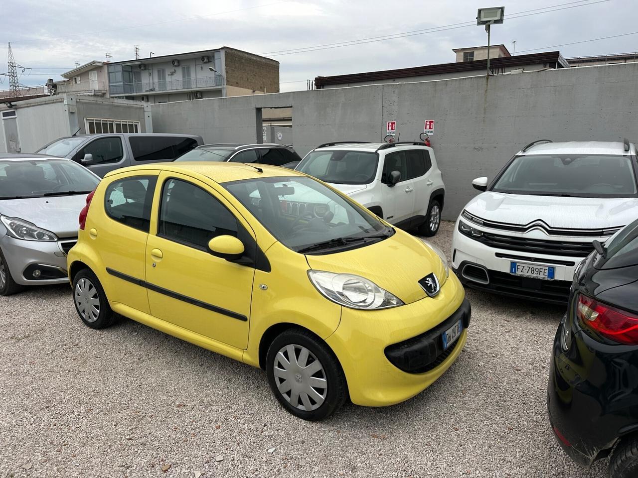 Peugeot 107 1.0 68CV Km 120.000 x neopatentati