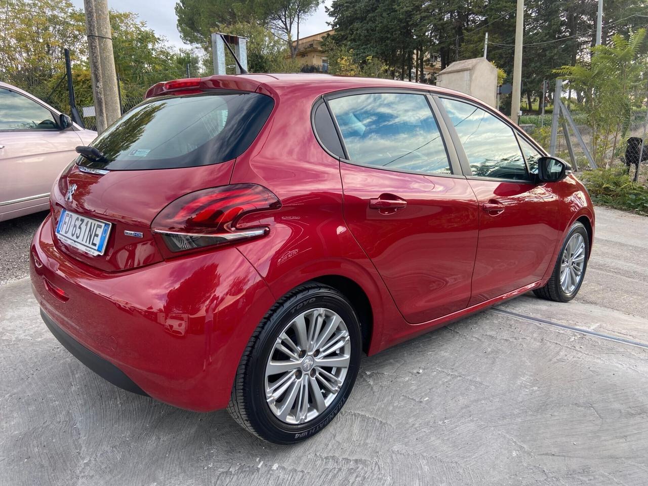 Peugeot 208 1.6 HDi 75 5 porte Allure