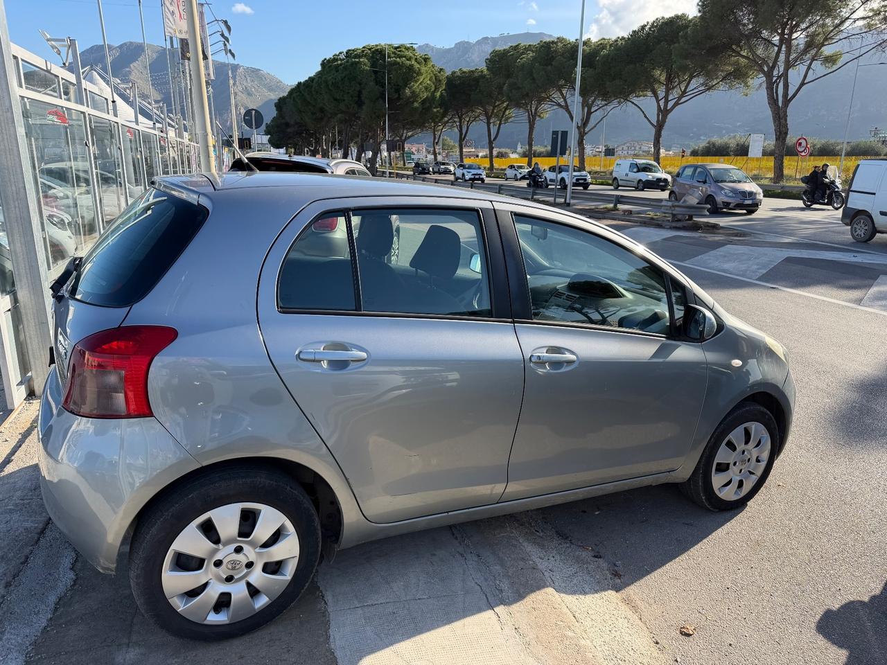 Toyota Yaris 1.0 5 porte