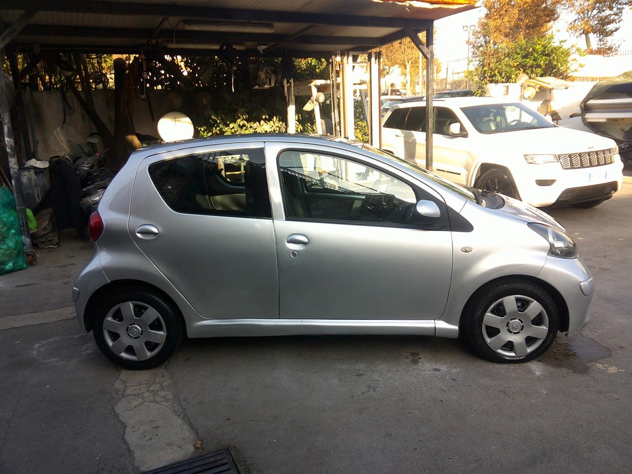 Toyota Aygo 1.4 turbodiesel 5 porte Sol 07