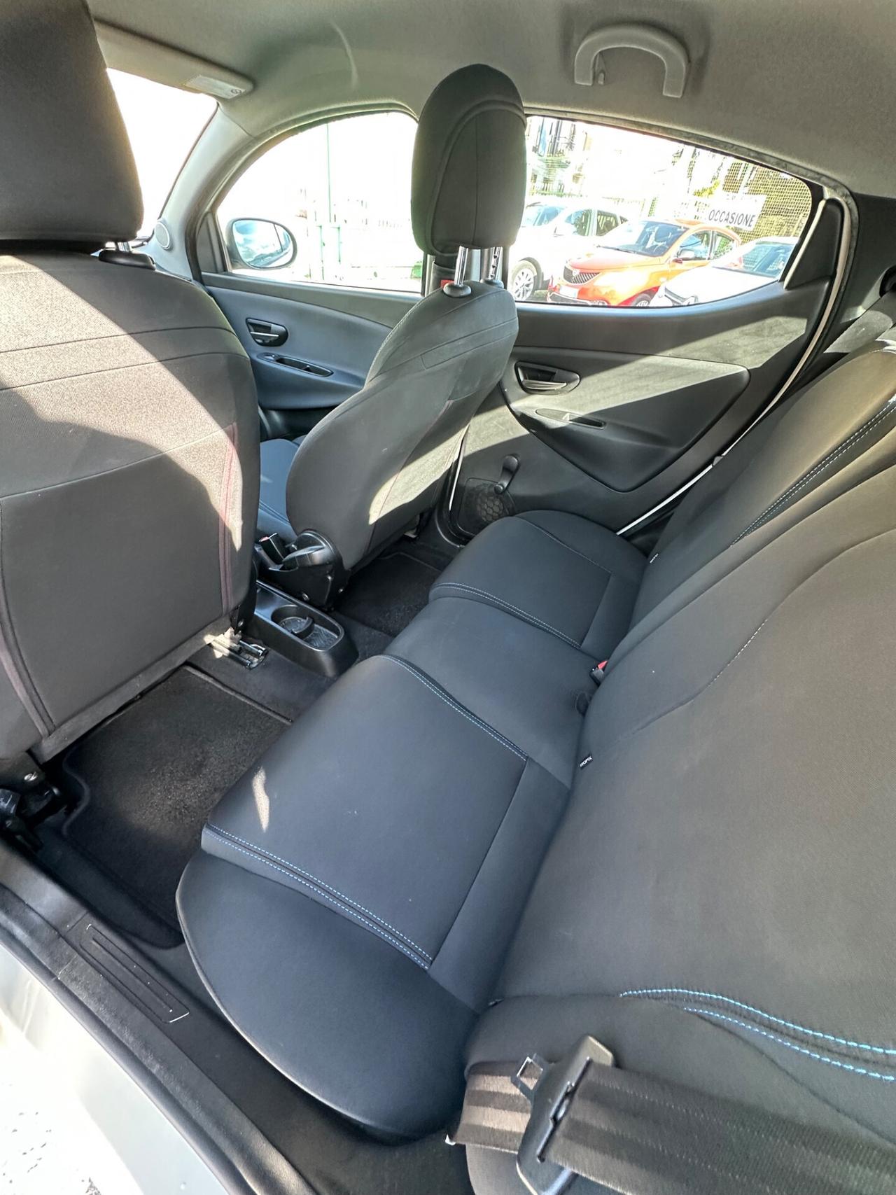 Lancia Ypsilon 0.9 TwinAir 85 CV 5 porte Metano Ecochic Gold