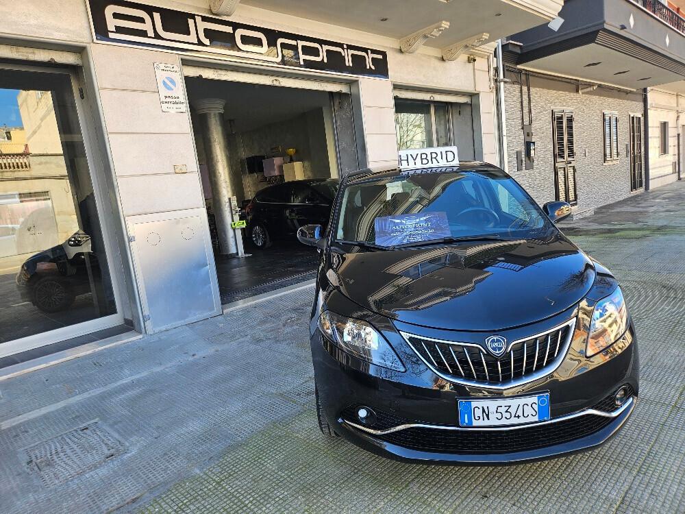 Lancia Ypsilon 1.0 FireFly 5 porte S&S Hybrid Silver