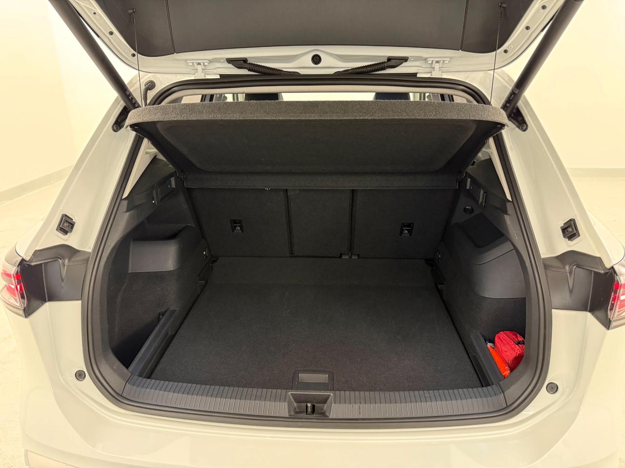 Volkswagen Tiguan 2.0 TDI 150 CV DSG Elegance led gancio elettrico adattivo retrocamera