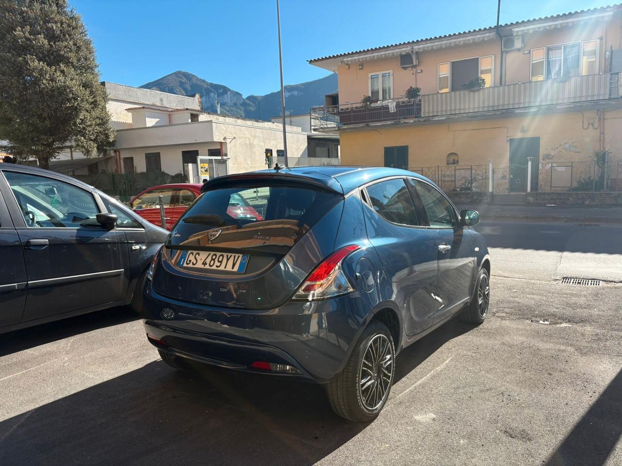 Lancia Ypsilon 1.0 FireFly 5 porte S&S Hybrid Silver