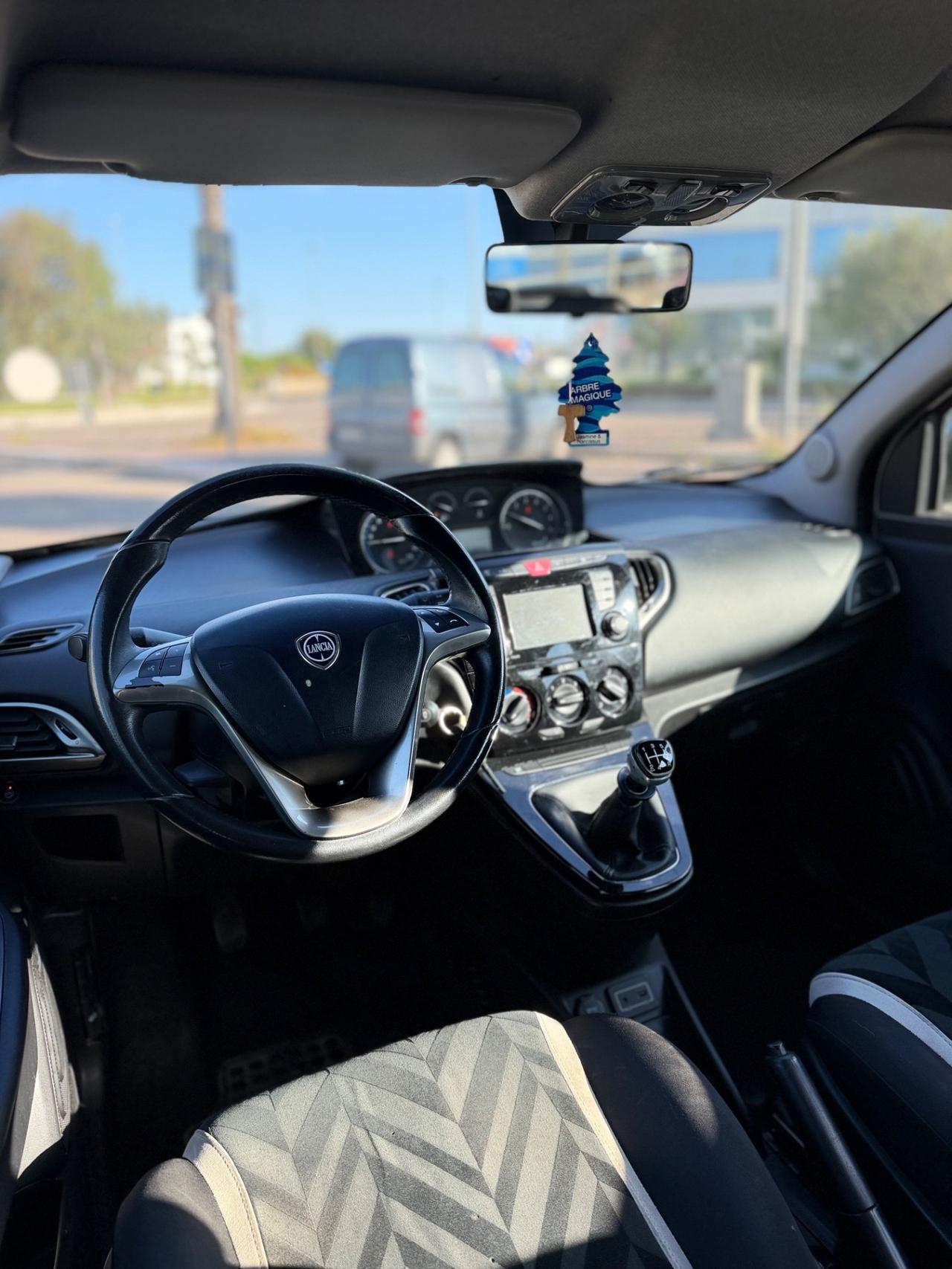 Lancia Ypsilon 1.2 69 CV 5 porte GPL Ecochic Silver