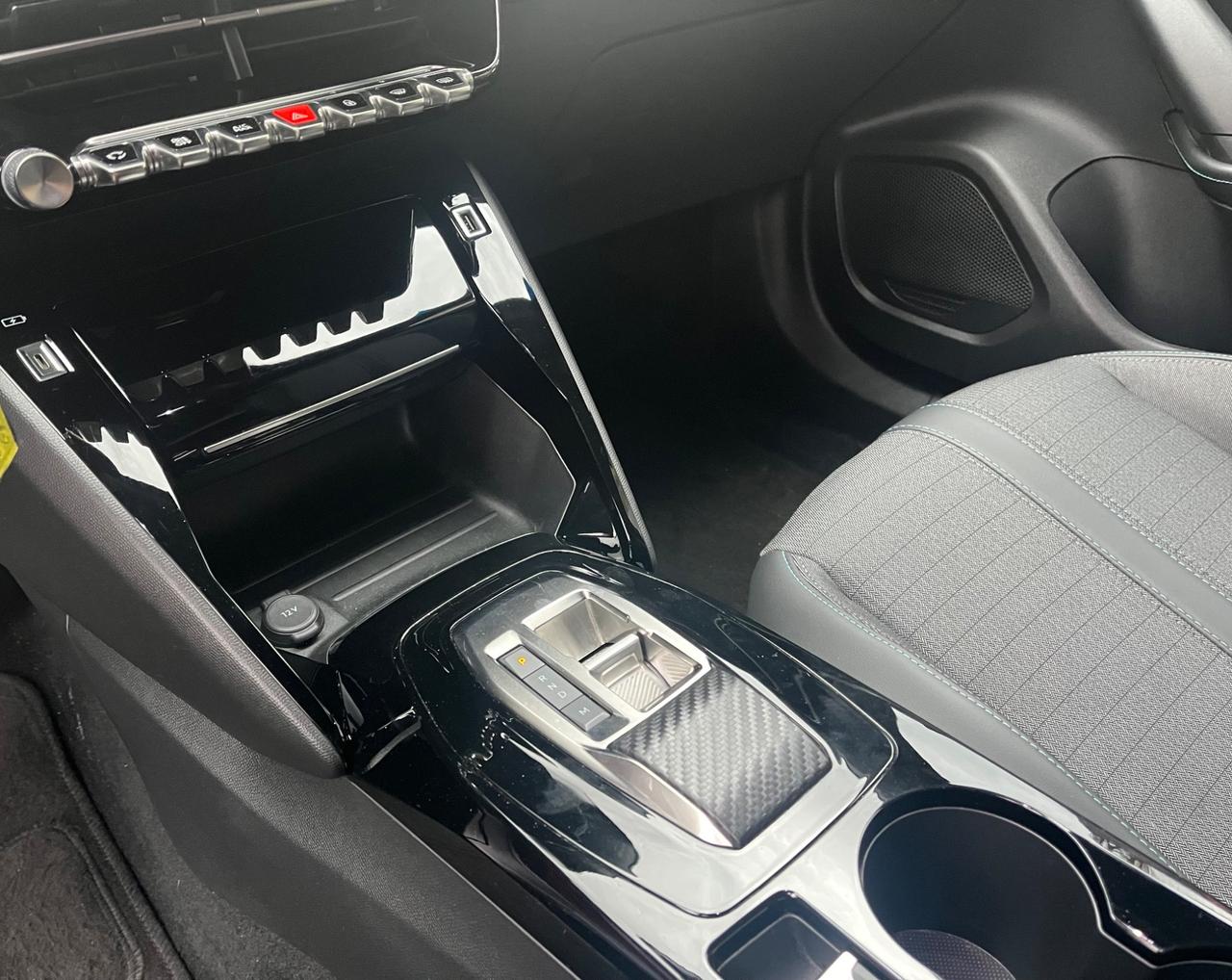 Peugeot 2008 BlueHDi 130 EAT8 Allure-Km101000-