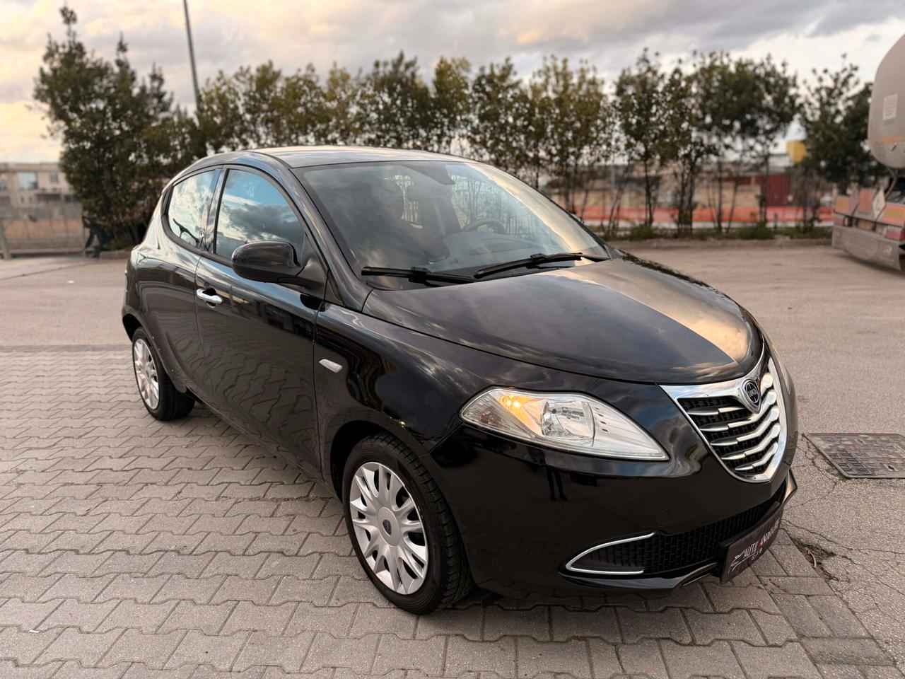 Lancia Ypsilon 1.2 69 CV 5 porte S&S Gold