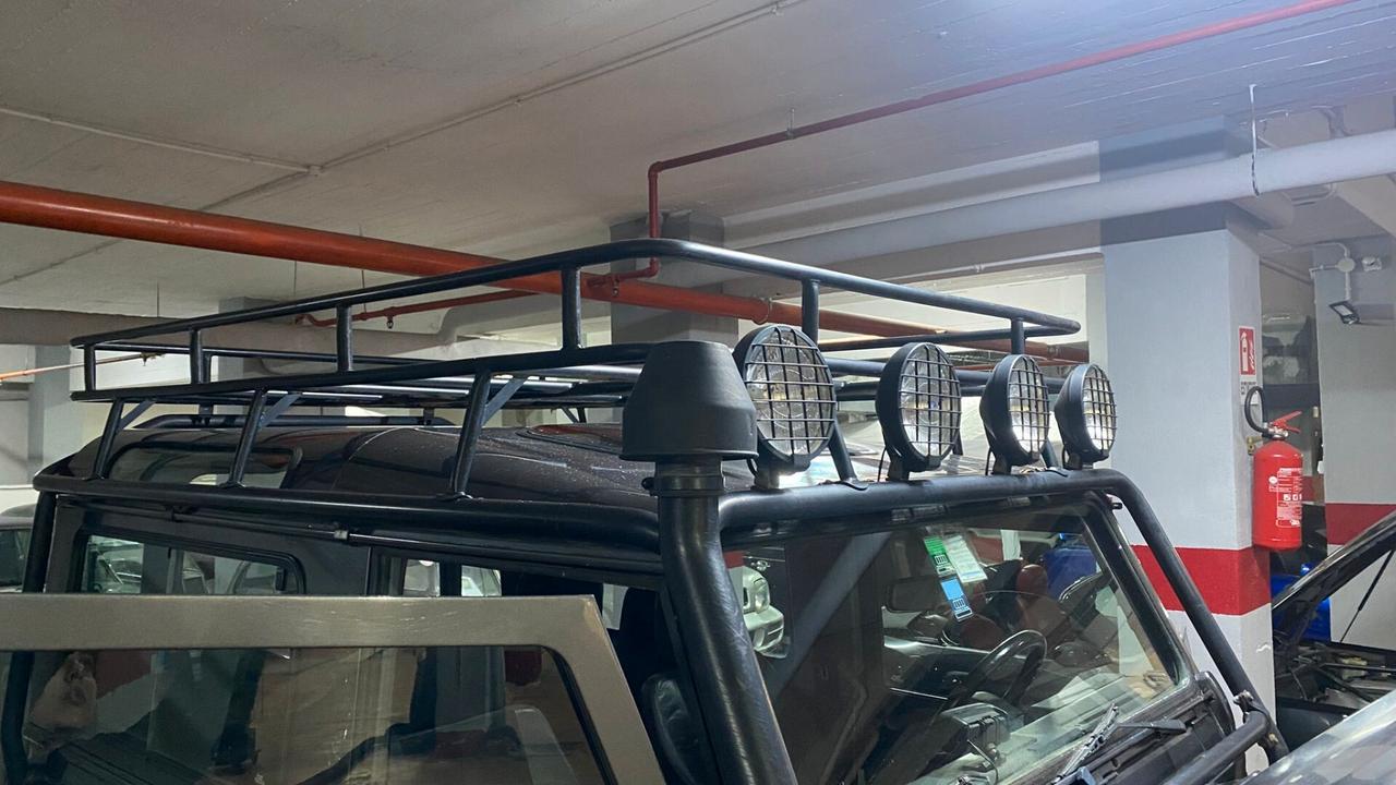 Land Rover Defender LD - Tomb Raider