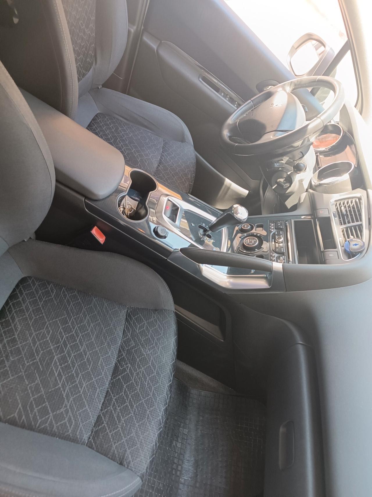 Peugeot 3008 1.6 e-HDi 115CV CAMBIO AUTOMATICO FULL
