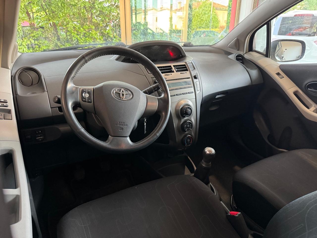 Toyota Yaris 1.0 5 porte Sol