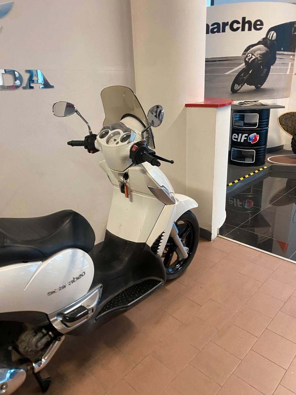 Aprilia Scarabeo 300