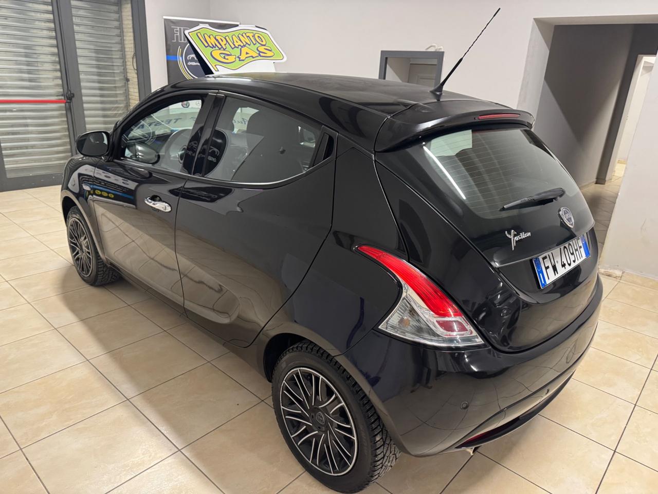 Lancia Ypsilon 1.2 69 CV 5 porte GPL Ecochic Elefantino Blu