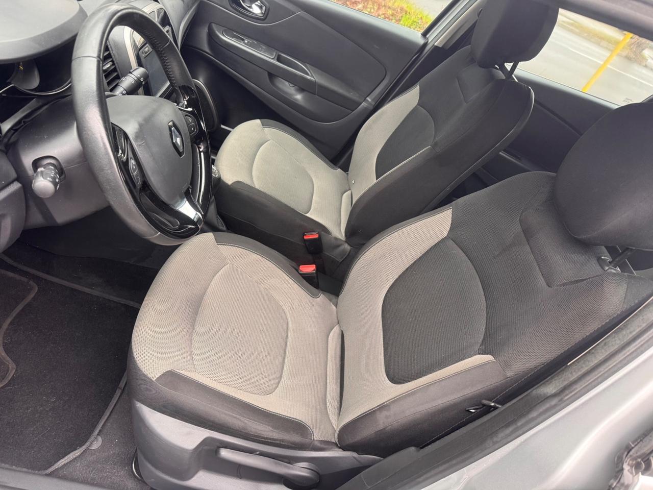 Renault Captur dCi 90 CV neopaten garanzia 12 mesi