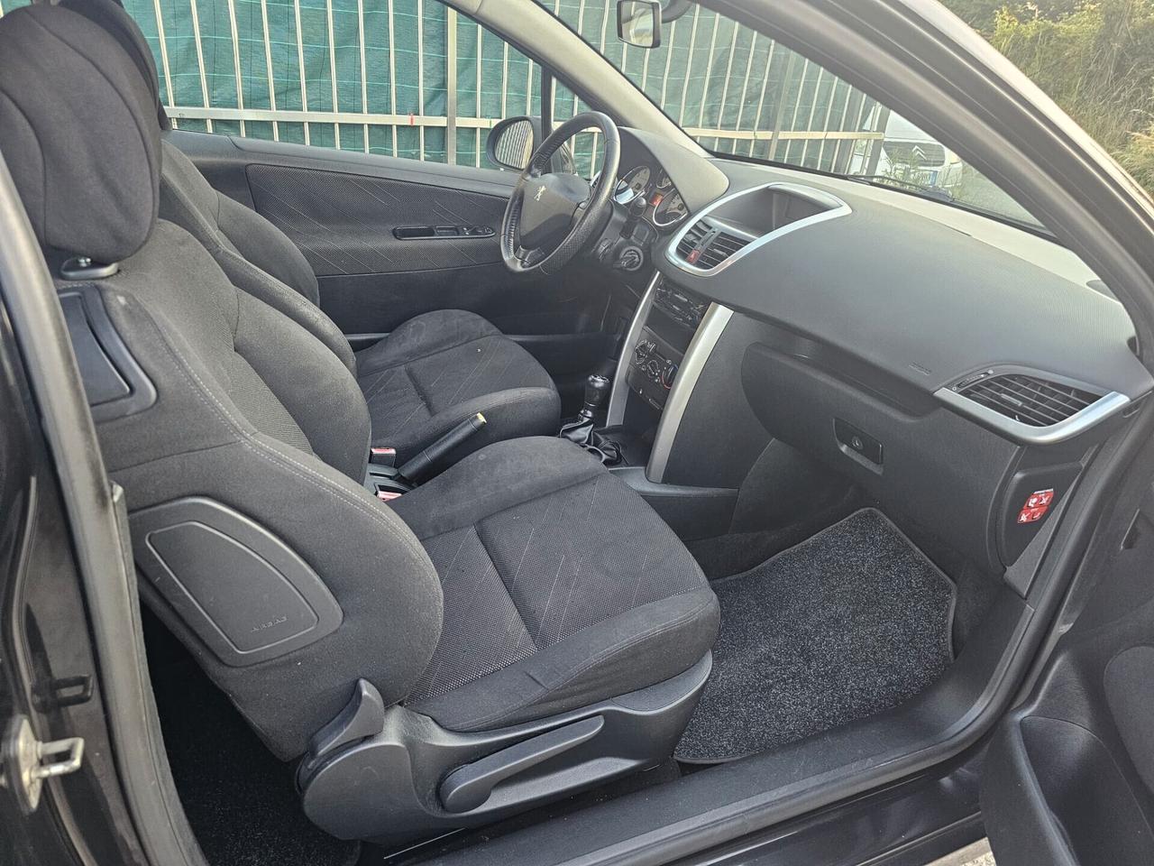 Peugeot 207 1.4 benzina