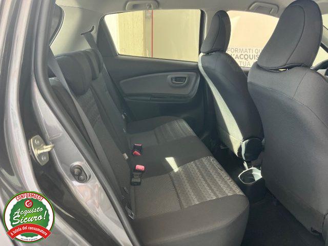 TOYOTA Yaris 1.3 5 porte Lounge - PER NEOPATENTATO -