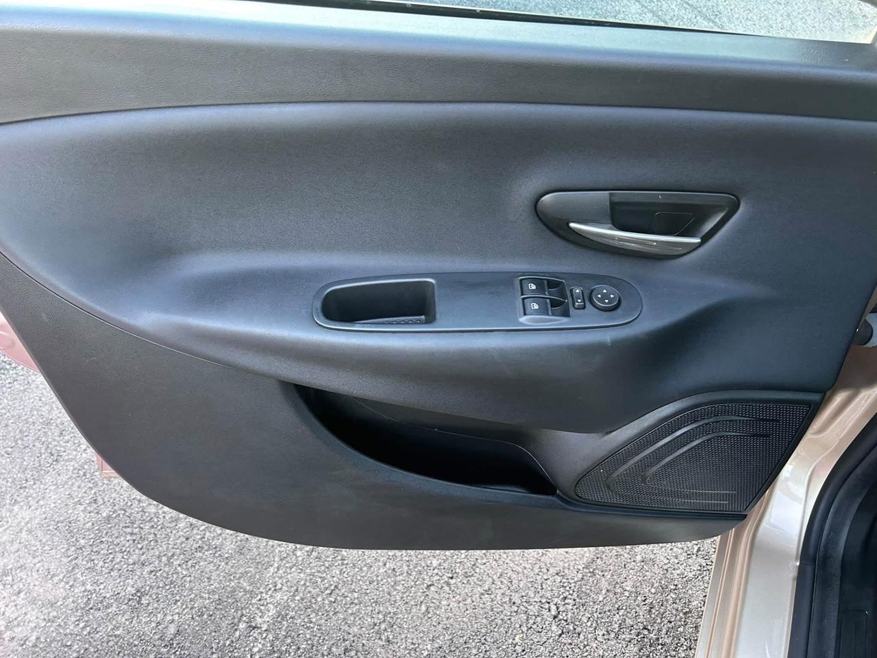Lancia Ypsilon 1.2 69 CV 5 porte S&S Gold