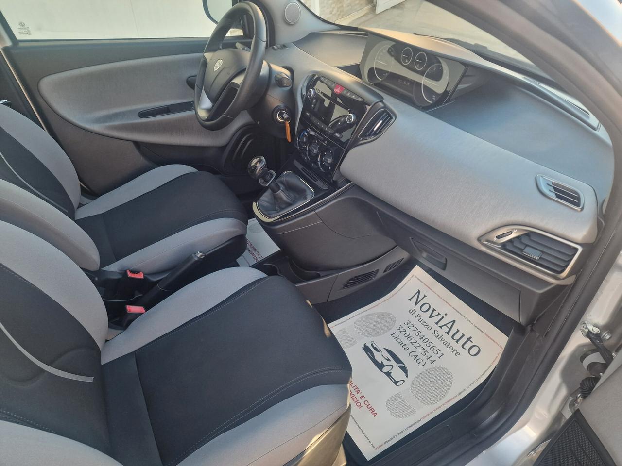 Lancia Ypsilon 1.2 benzina 70cv Tetto panoramico