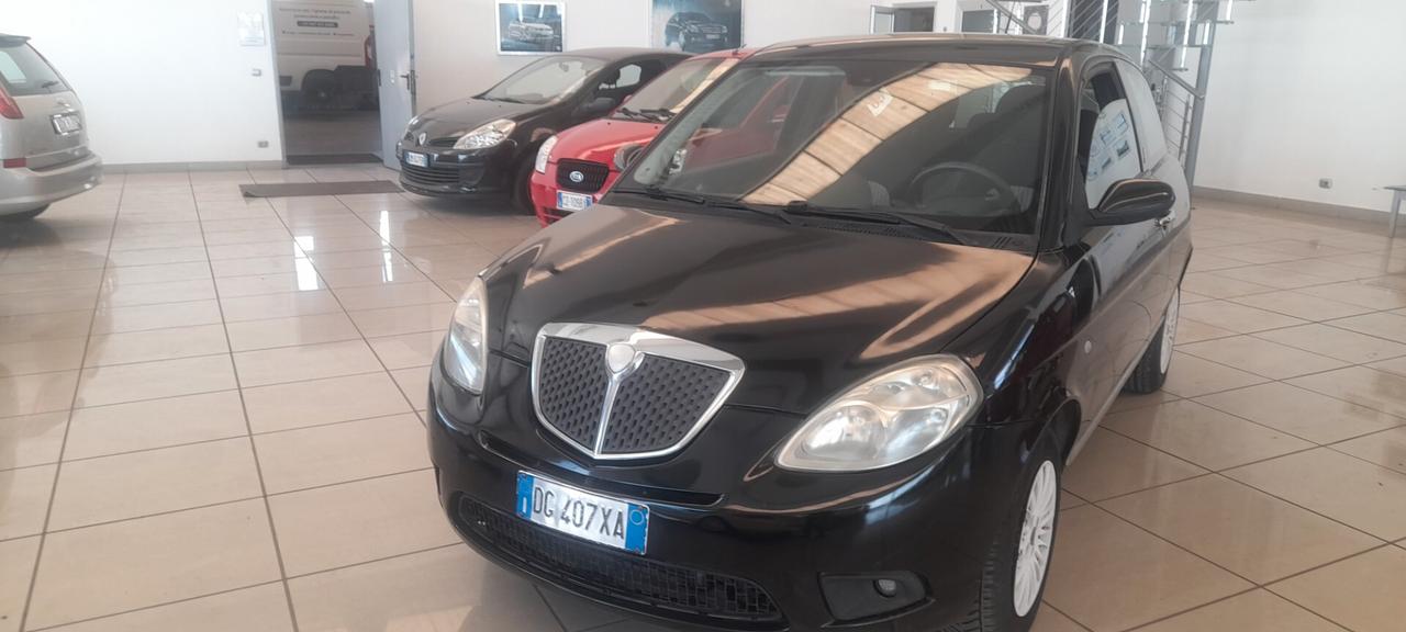 Lancia Ypsilon 1.3 MJT 75 CV Platino