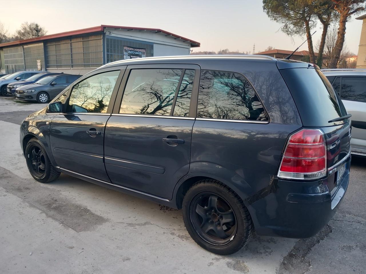 Opel Zafira 1.8 16V VVT Cosmo