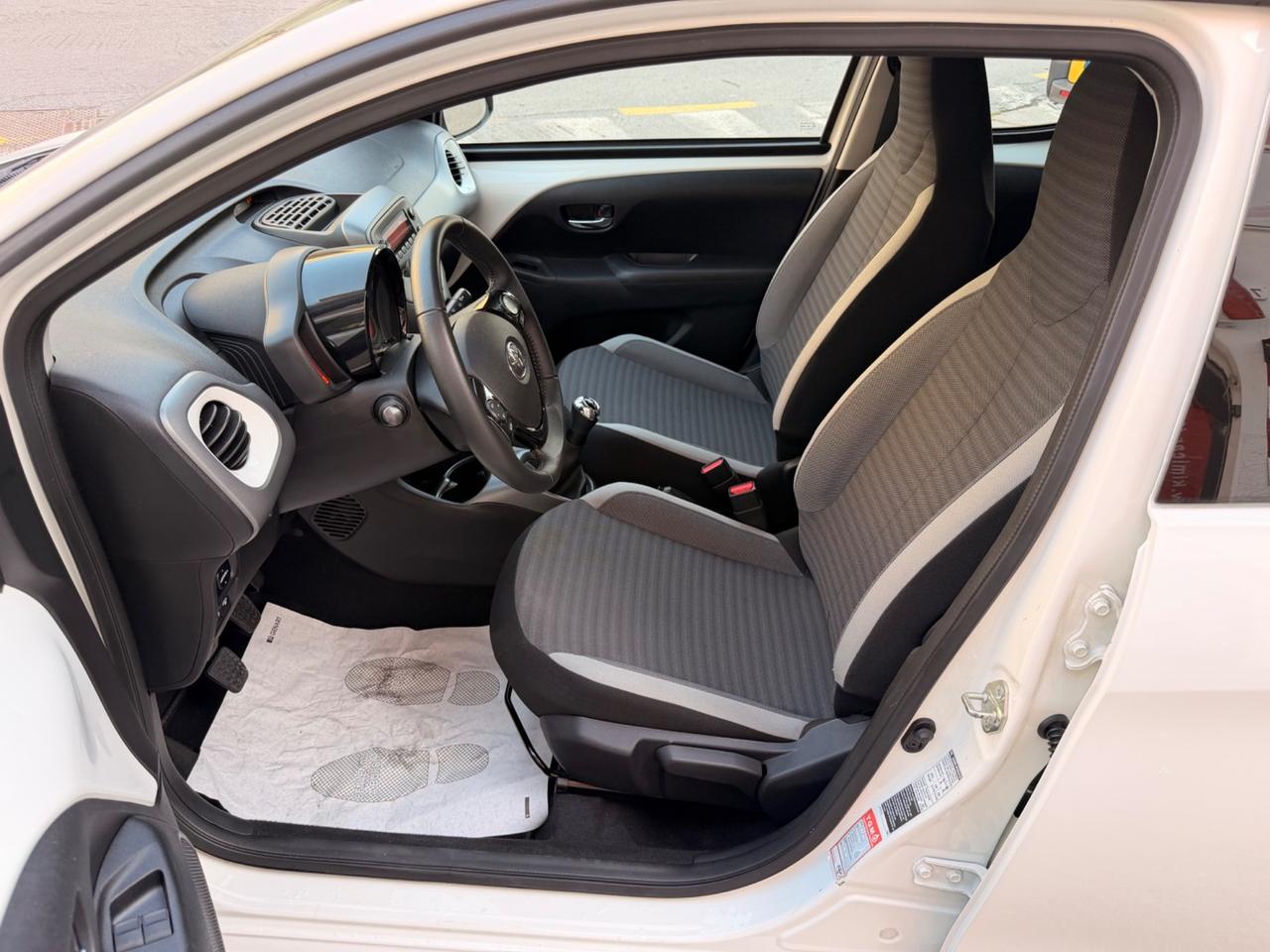 TOYOTA AYGO 1.0 NEOPATENTATI KM 23 MILA !!!!!