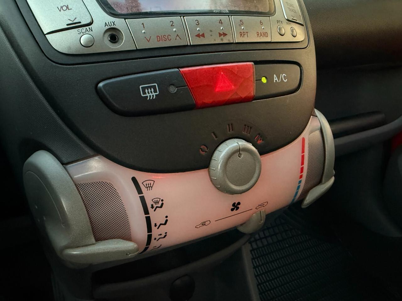 Toyota Aygo /1.0 68CV/NEOPATENTATI/5 POSTI/CLIMA
