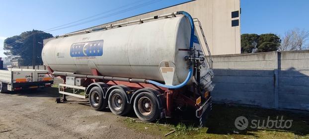 Rimorchio con cisterna