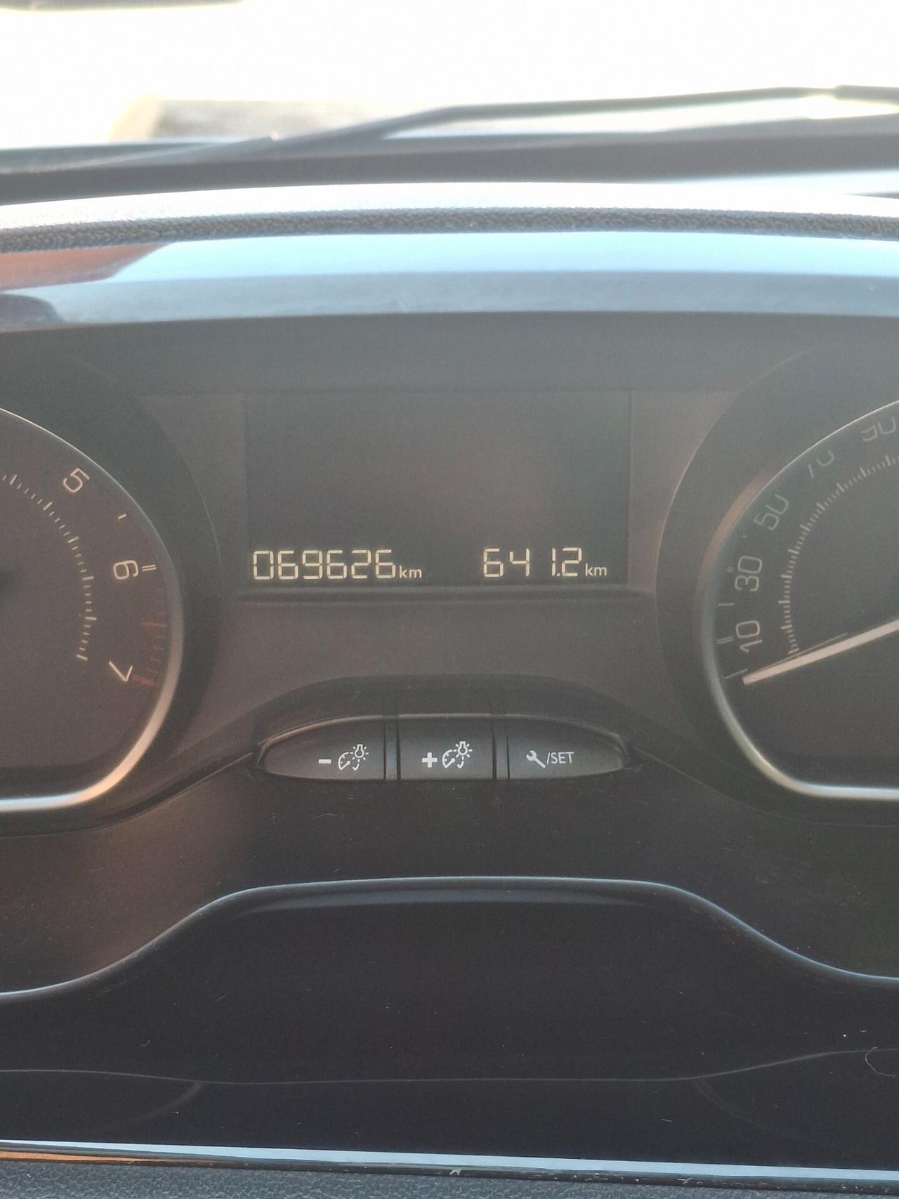 Peugeot 208 PureTech 82 5 porte Allure