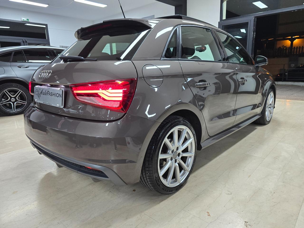 Audi A1 SPB 1.6 TDI 116 CV Sline (Tetto panorama)