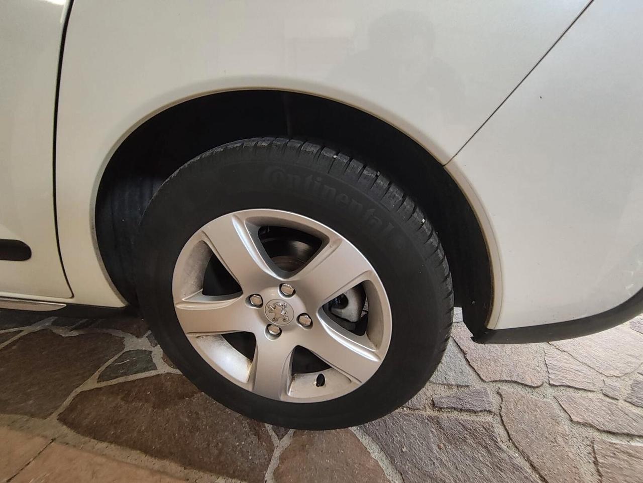 Peugeot 3008 2.0 HDi 150CV Business