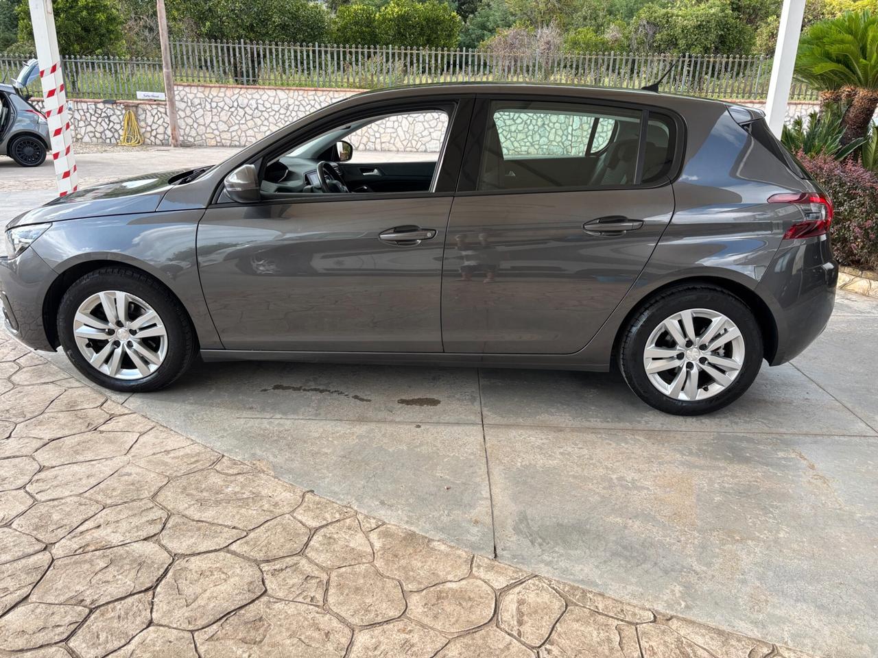 Peugeot 308 BlueHDi 130 S&S Business
